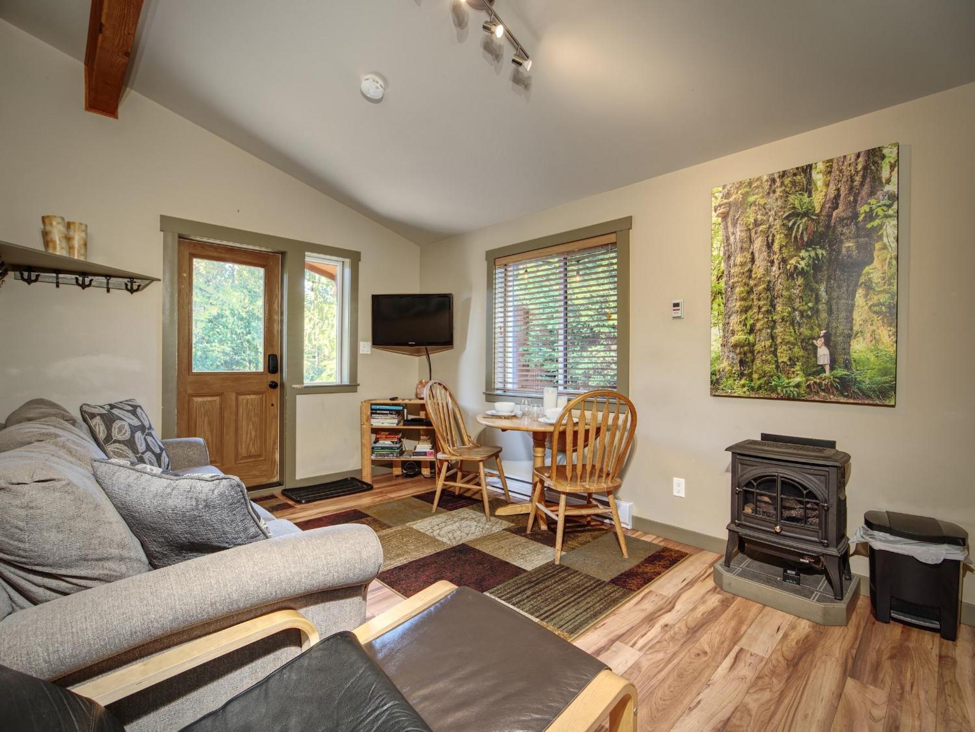 Handsome Dan'S Vacation Cottage Rentals Port Renfrew Rum bild