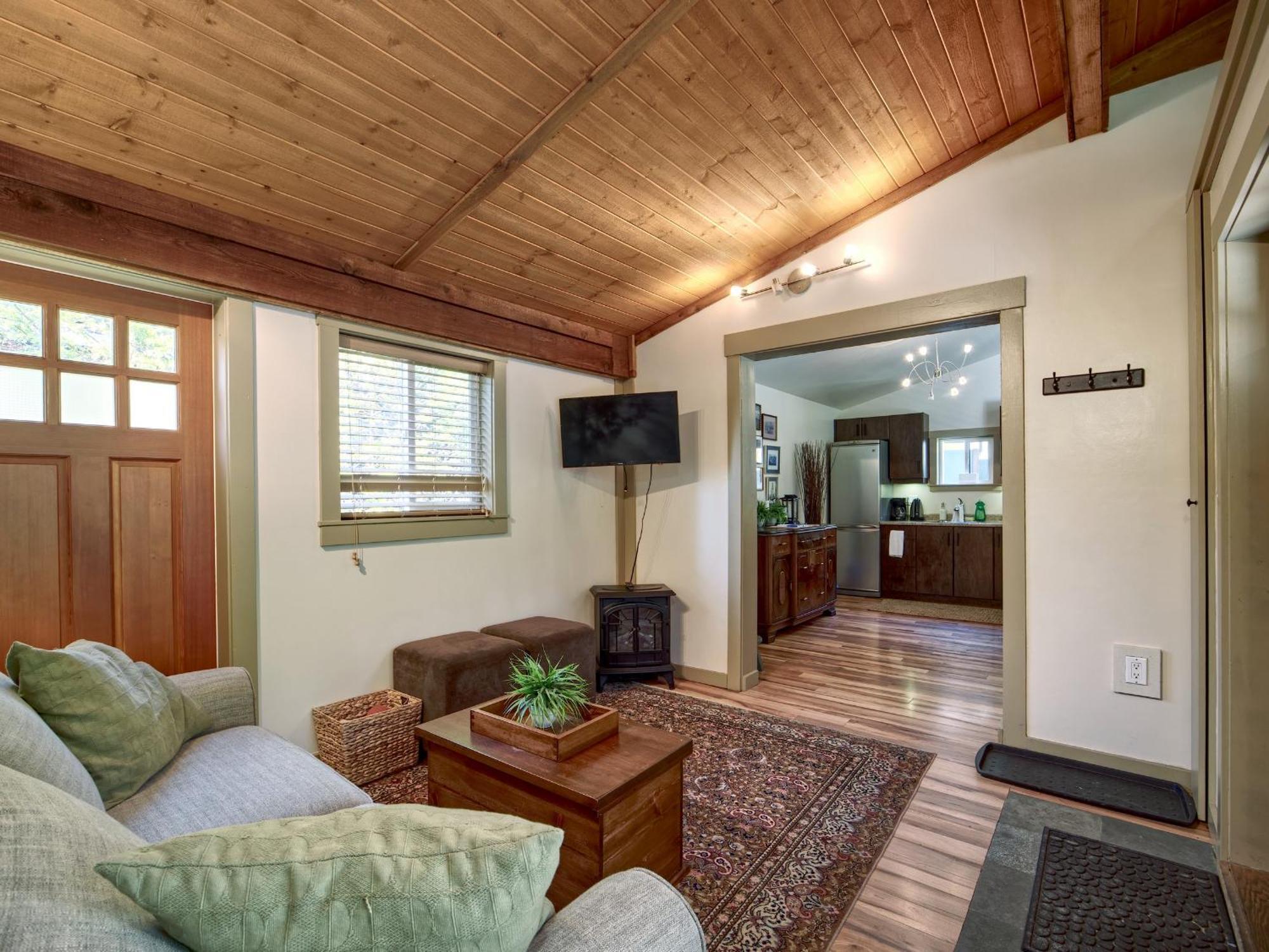 Handsome Dan'S Vacation Cottage Rentals Port Renfrew Rum bild